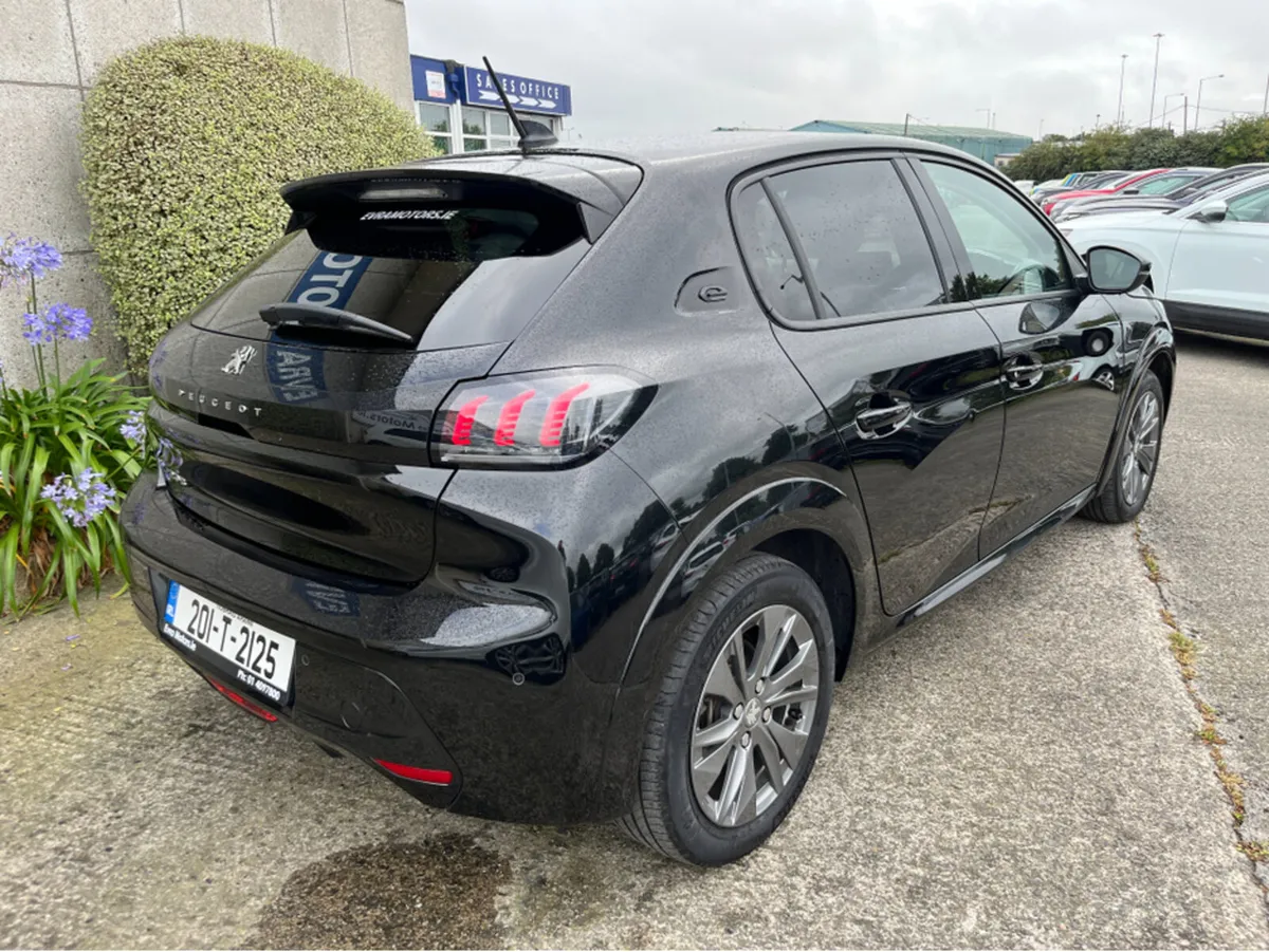 Peugeot 208 ALLURE ELECTRIC - Image 4