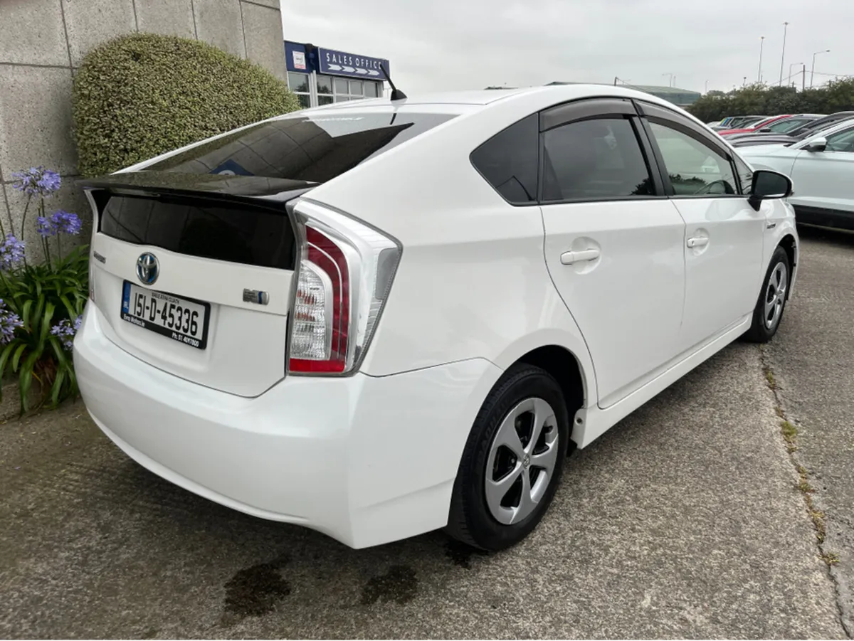 Toyota Prius AUTOMATIC HYBRID 1.8 PETROL - Image 4