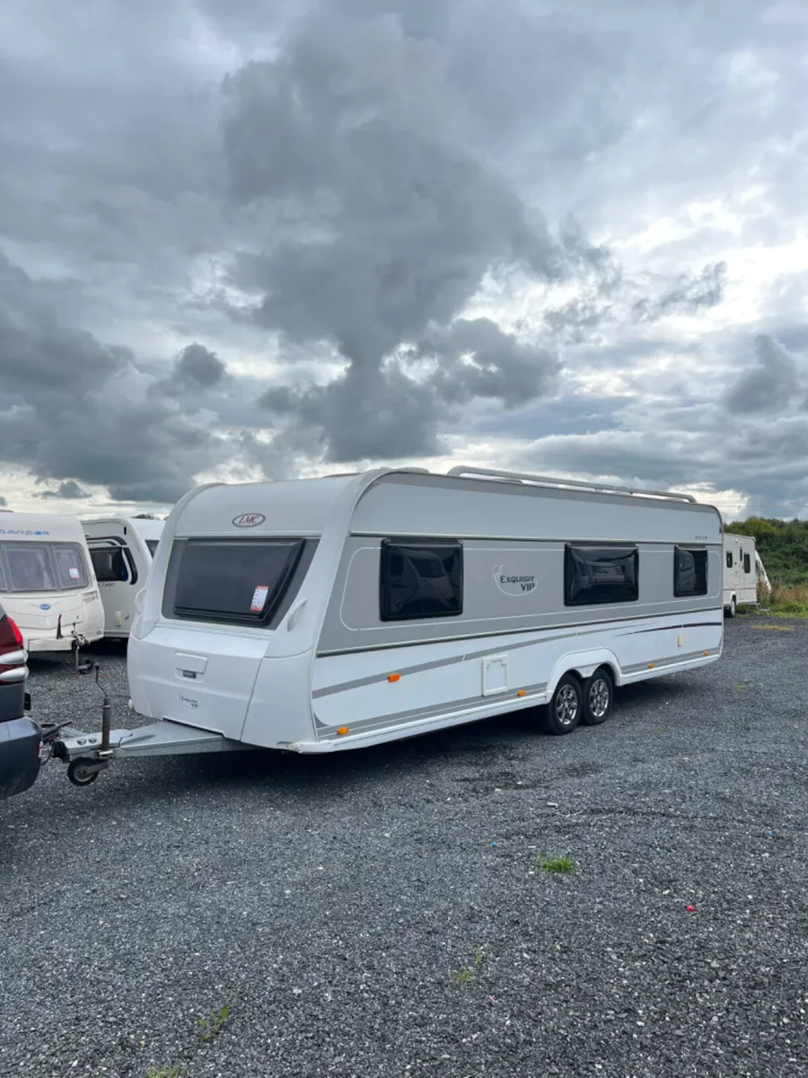 2016 Lmc 6 Berth Fixed Bed Caravan - Image 2