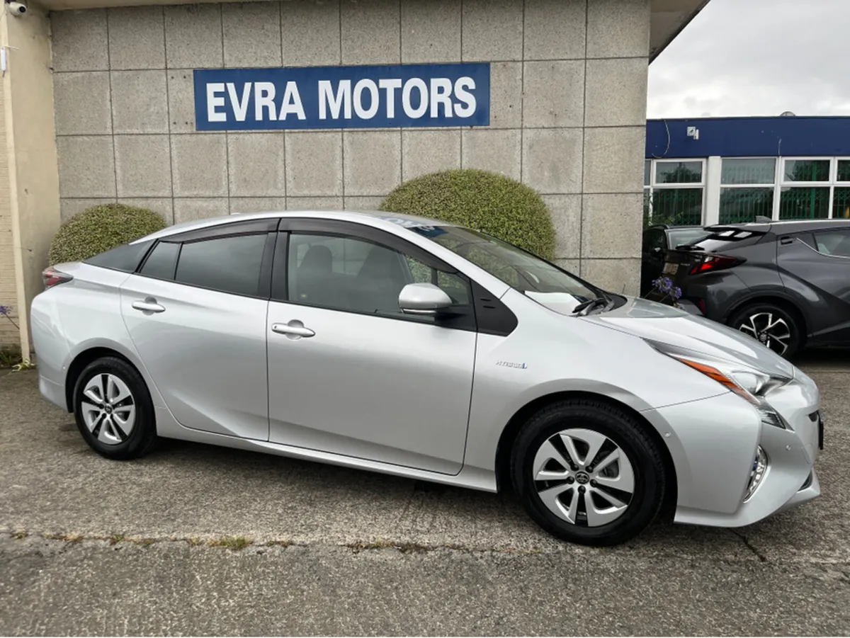 Toyota Prius AUTOMATIC HYBIRD 1.8 PETROL //HEAD UP - Image 3