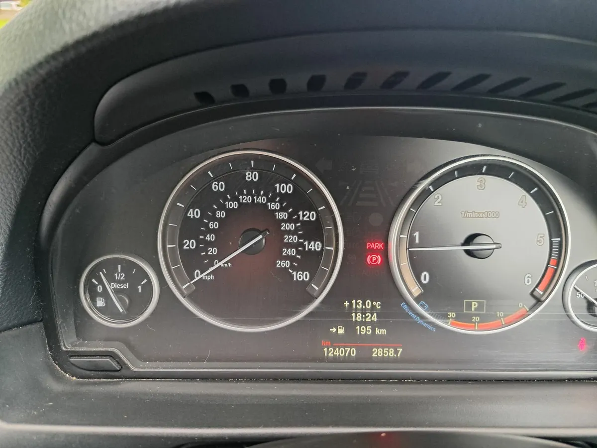 BMW 5-Series 2012 - Image 2