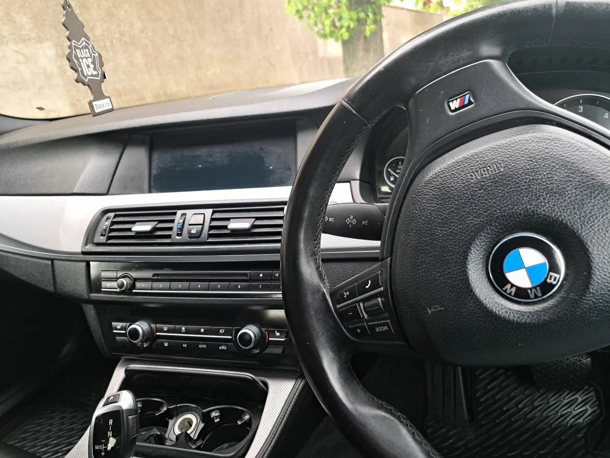 BMW 5-Series 2012 - Image 4