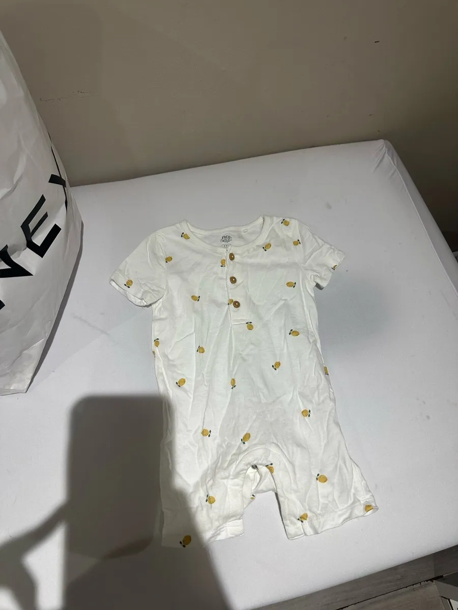 Baby clothes - Image 1