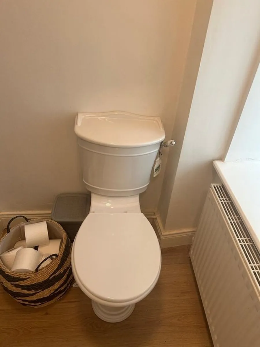 Victorian style toilet pedestal and basin taps - Image 4