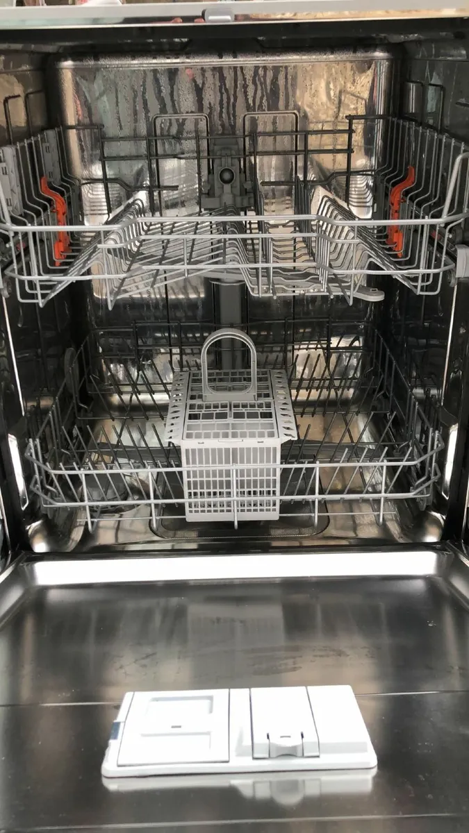 Hotpoint Semi-Integrated Dishwasher. - Image 2