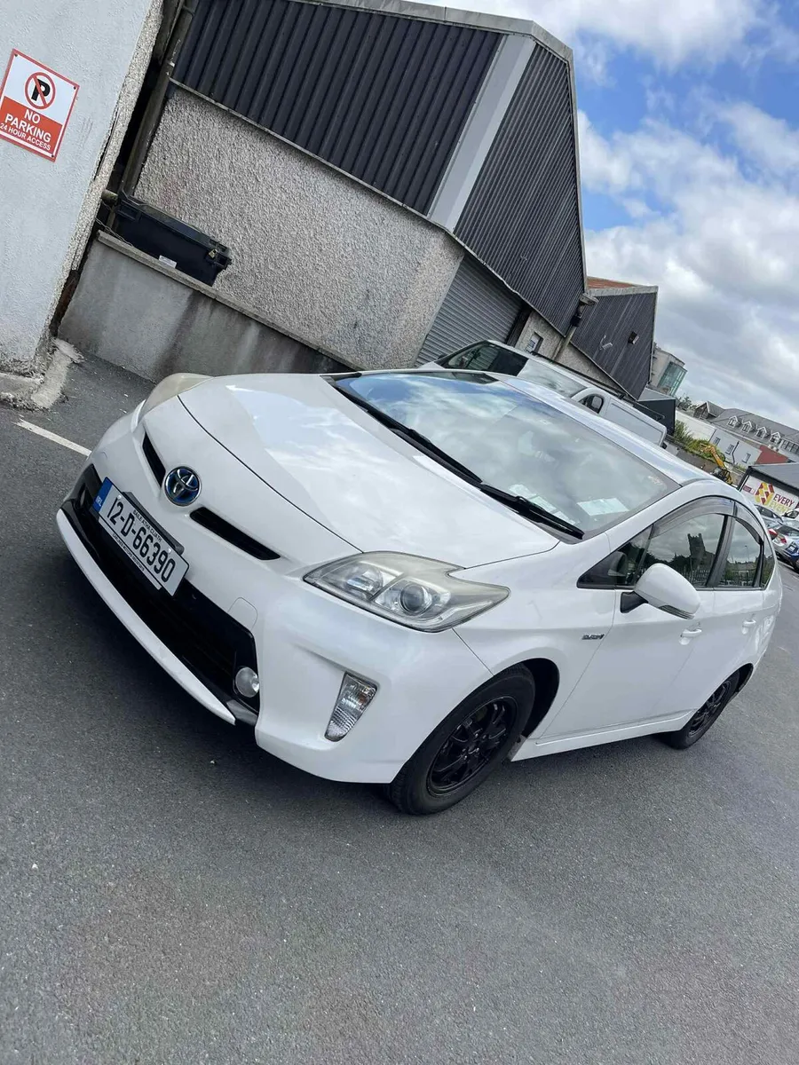 Toyota prius - Image 2