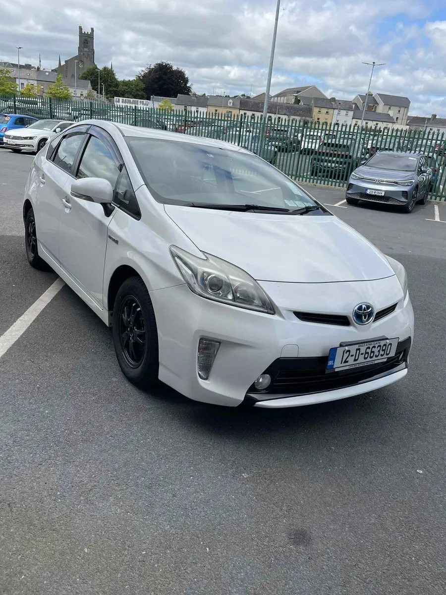 Toyota prius - Image 3
