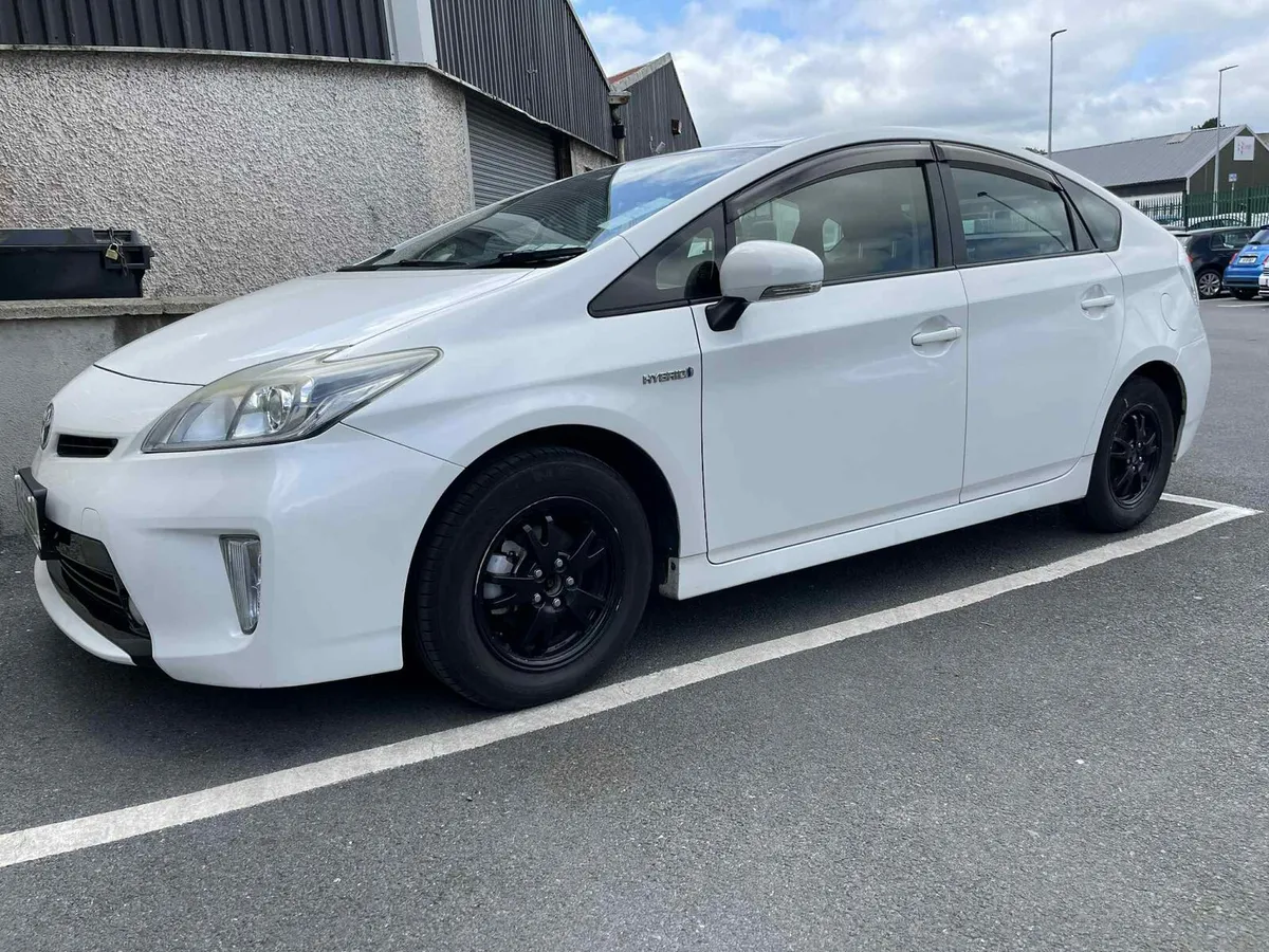 Toyota prius - Image 4