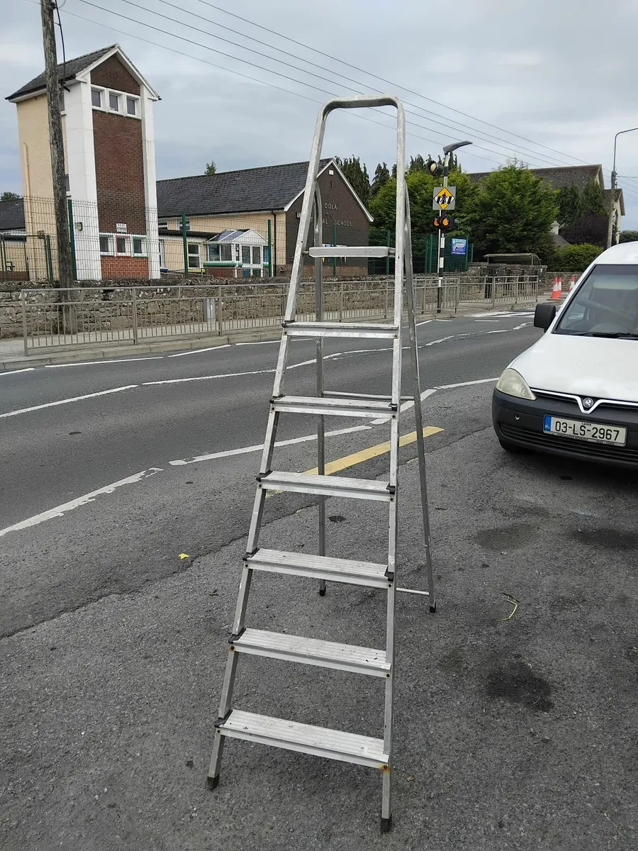 Step ladder 7 foot long working perfect - Image 2