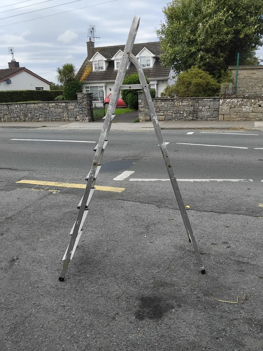 Step ladder 7 foot long working perfect - Image 3