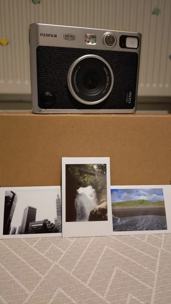 Fujifilm Instax Mini Evo Camera - Image 4