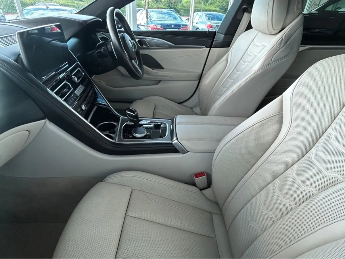 BMW 8 Series M Sport Gran Coupe PRO Tanzanite/bei - Image 3