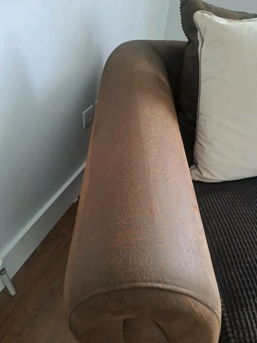 Couch - Image 2