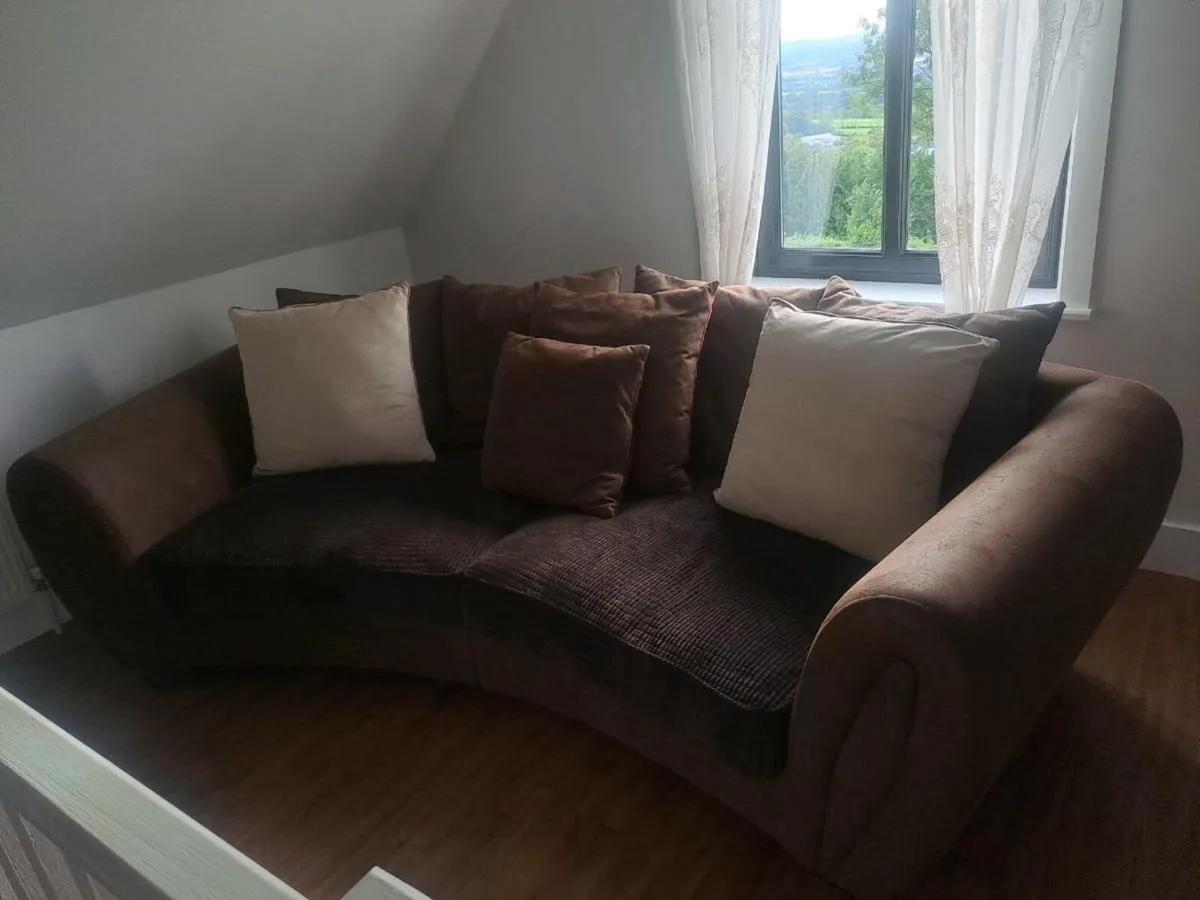 Couch - Image 4