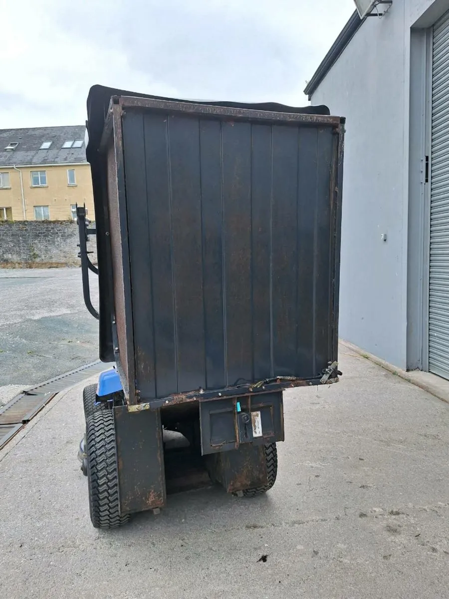 Iseki sxg326 ride on mower - Image 2