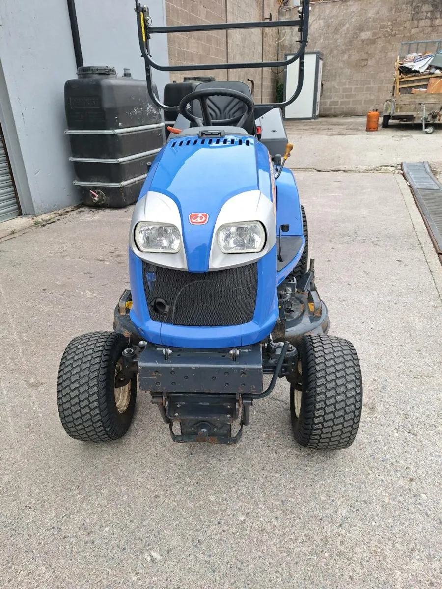 Iseki sxg326 ride on mower - Image 3