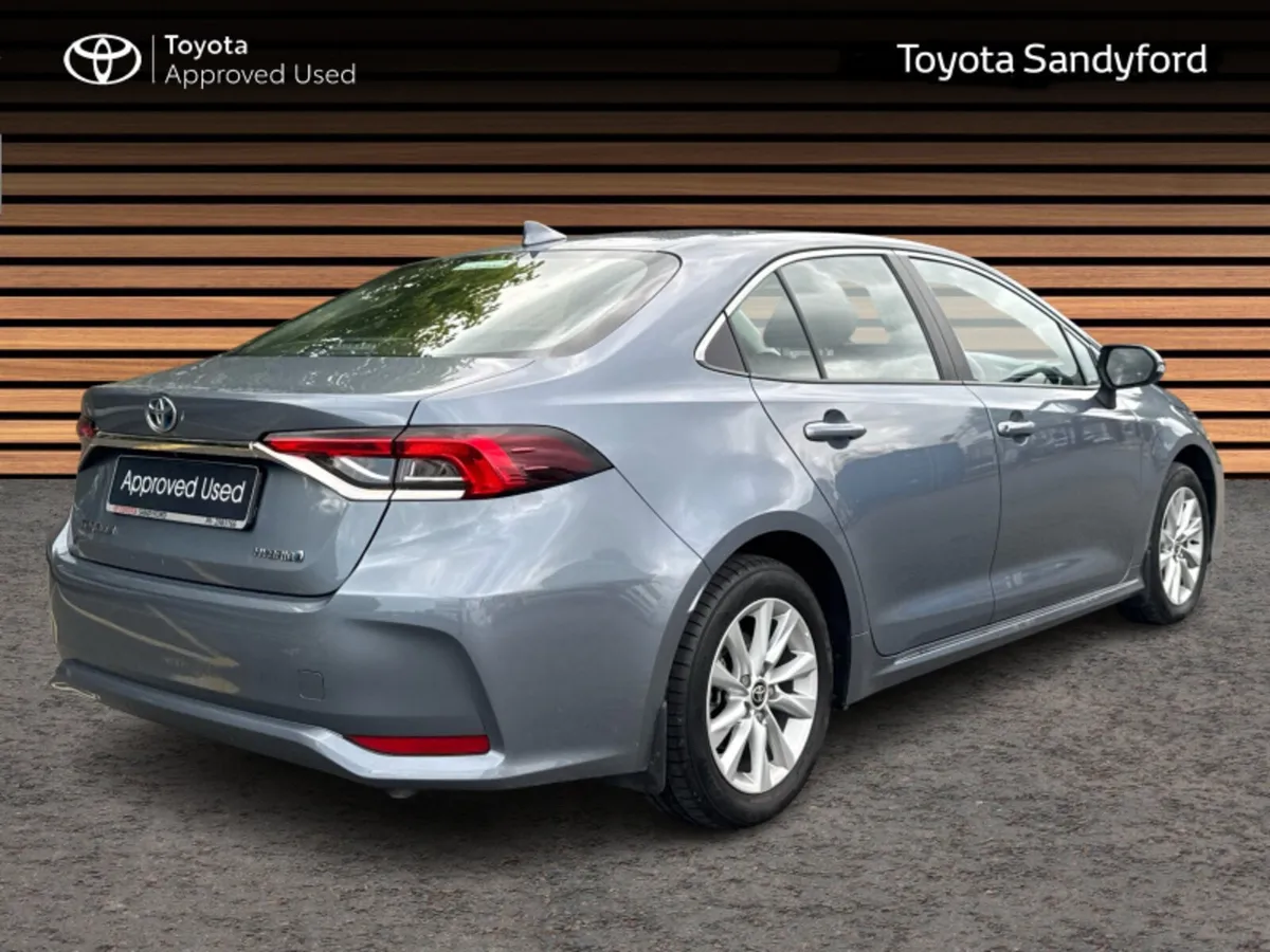 Toyota Corolla HYBRID LUNA AUTO SALOON // TOYOTA S - Image 2