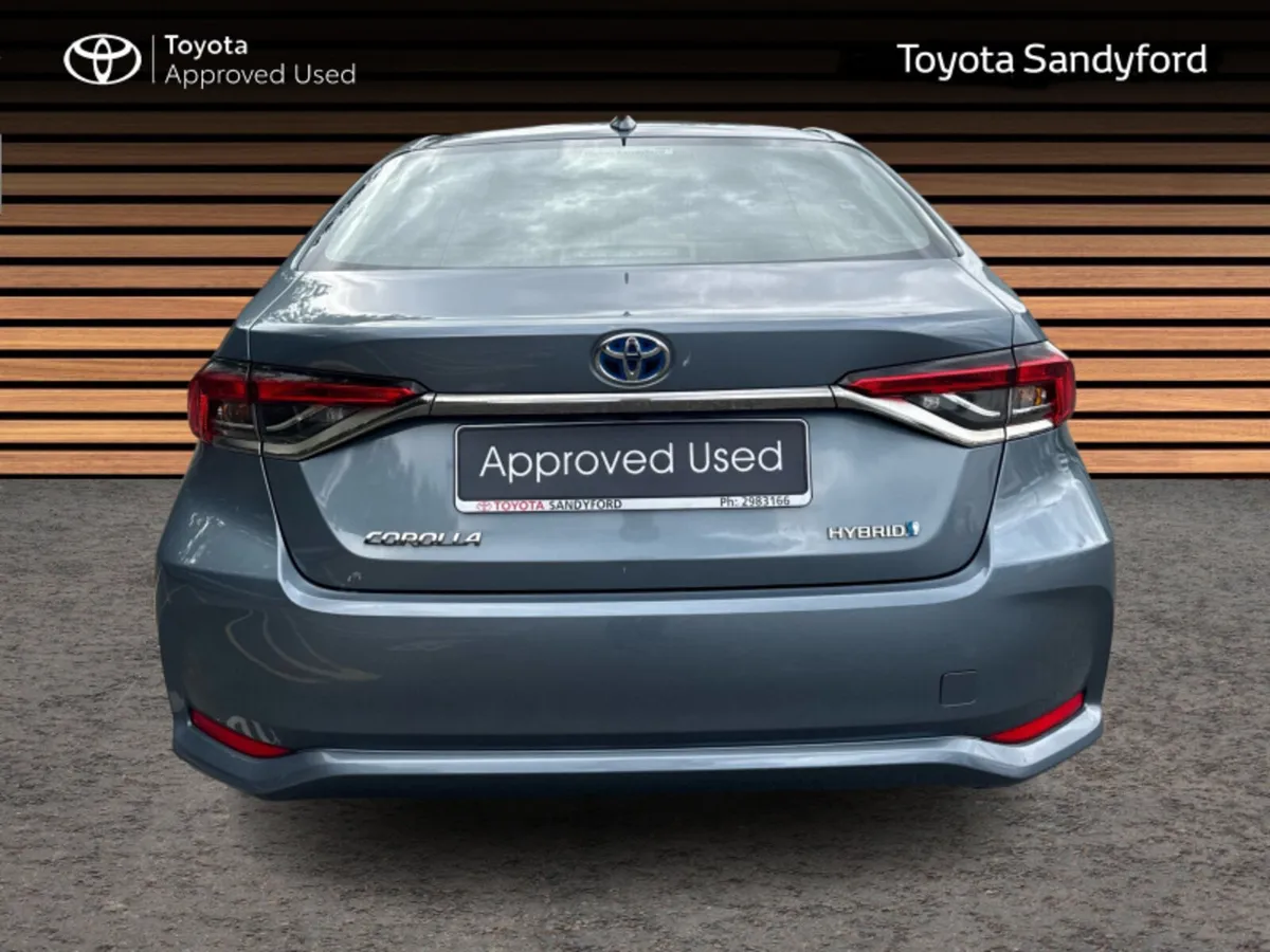Toyota Corolla HYBRID LUNA AUTO SALOON // TOYOTA S - Image 4