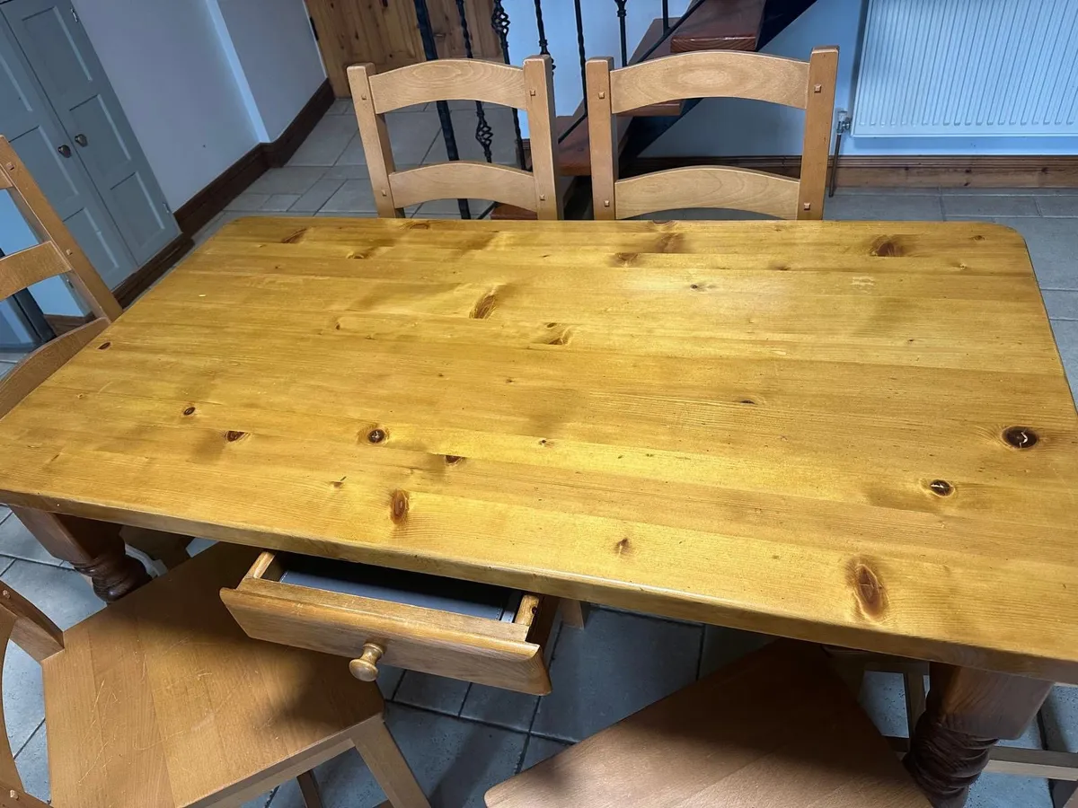 Kitchen table and chairs - Image 3