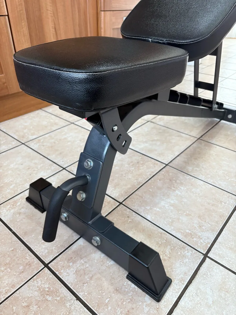 HEAVY DUTY QUALITY WEIGHT BENCH - GREAT CONDITION - Image 2