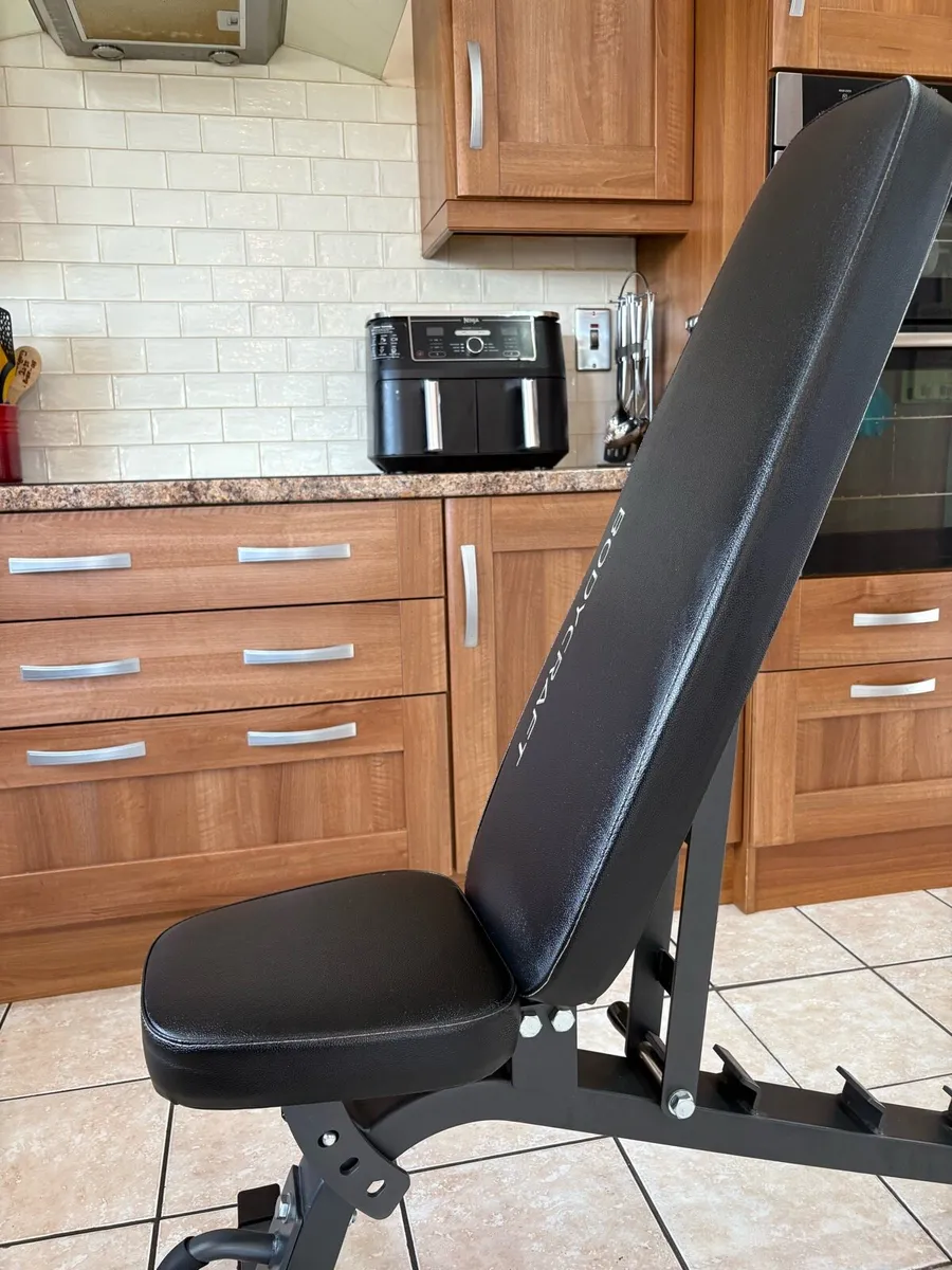 HEAVY DUTY QUALITY WEIGHT BENCH - GREAT CONDITION - Image 3