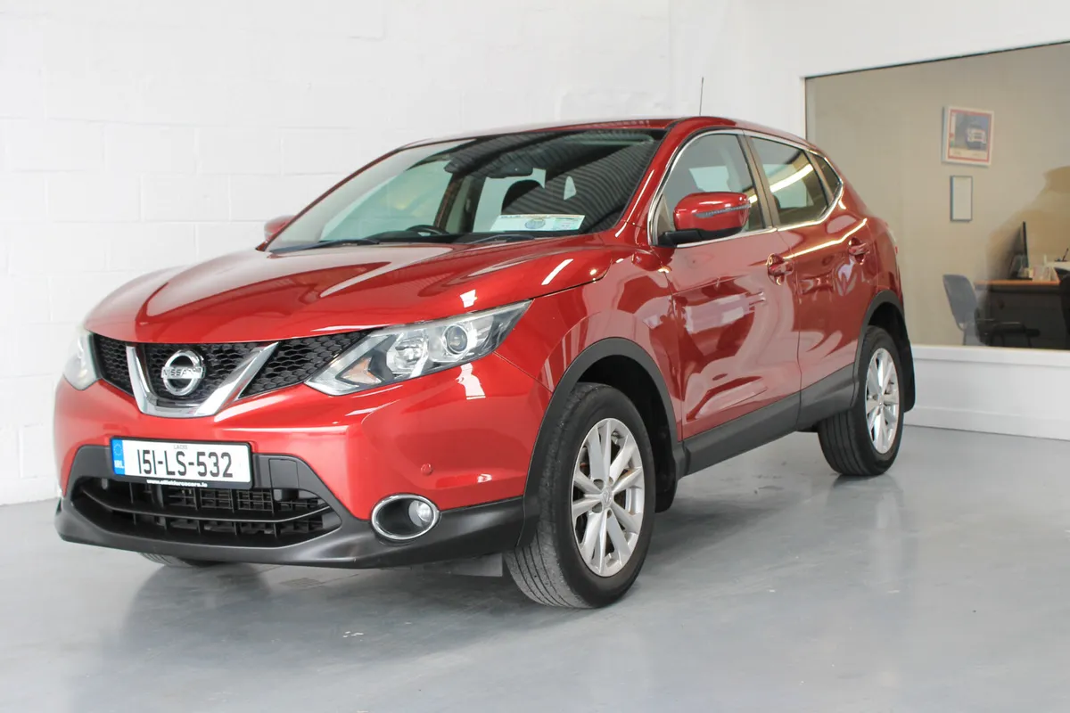 Nissan Qashqai 2015, SV In excellent condition - Image 1