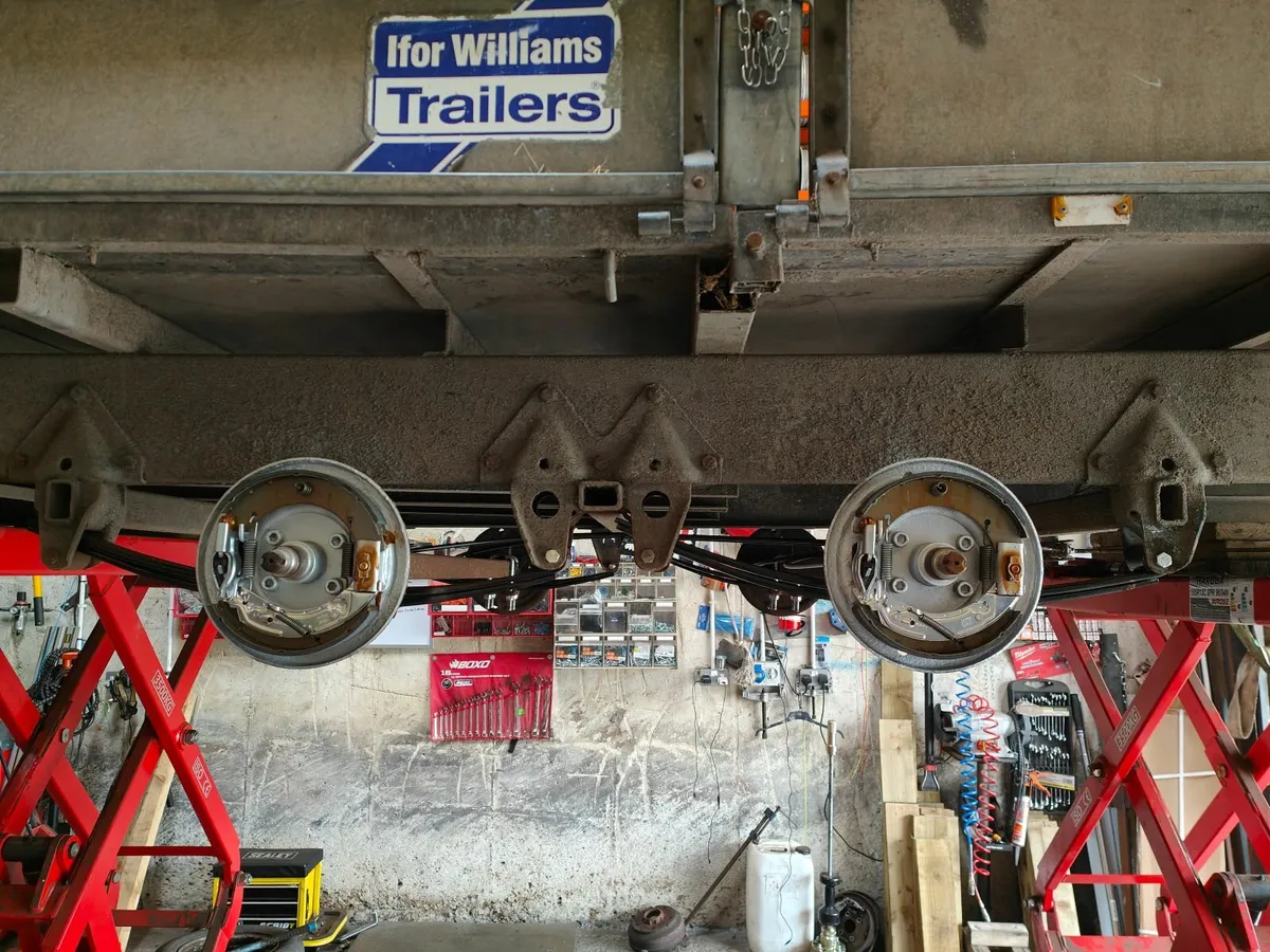 Trailer servicing - Image 4