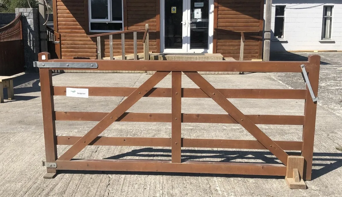 Field Gate- Nutgrove double gate Brown - Image 2
