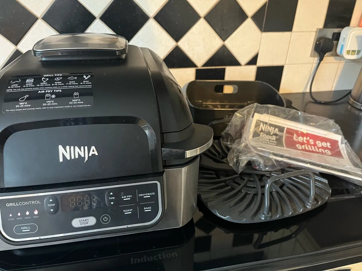 Ninja Airfryer with grill control. - Image 4