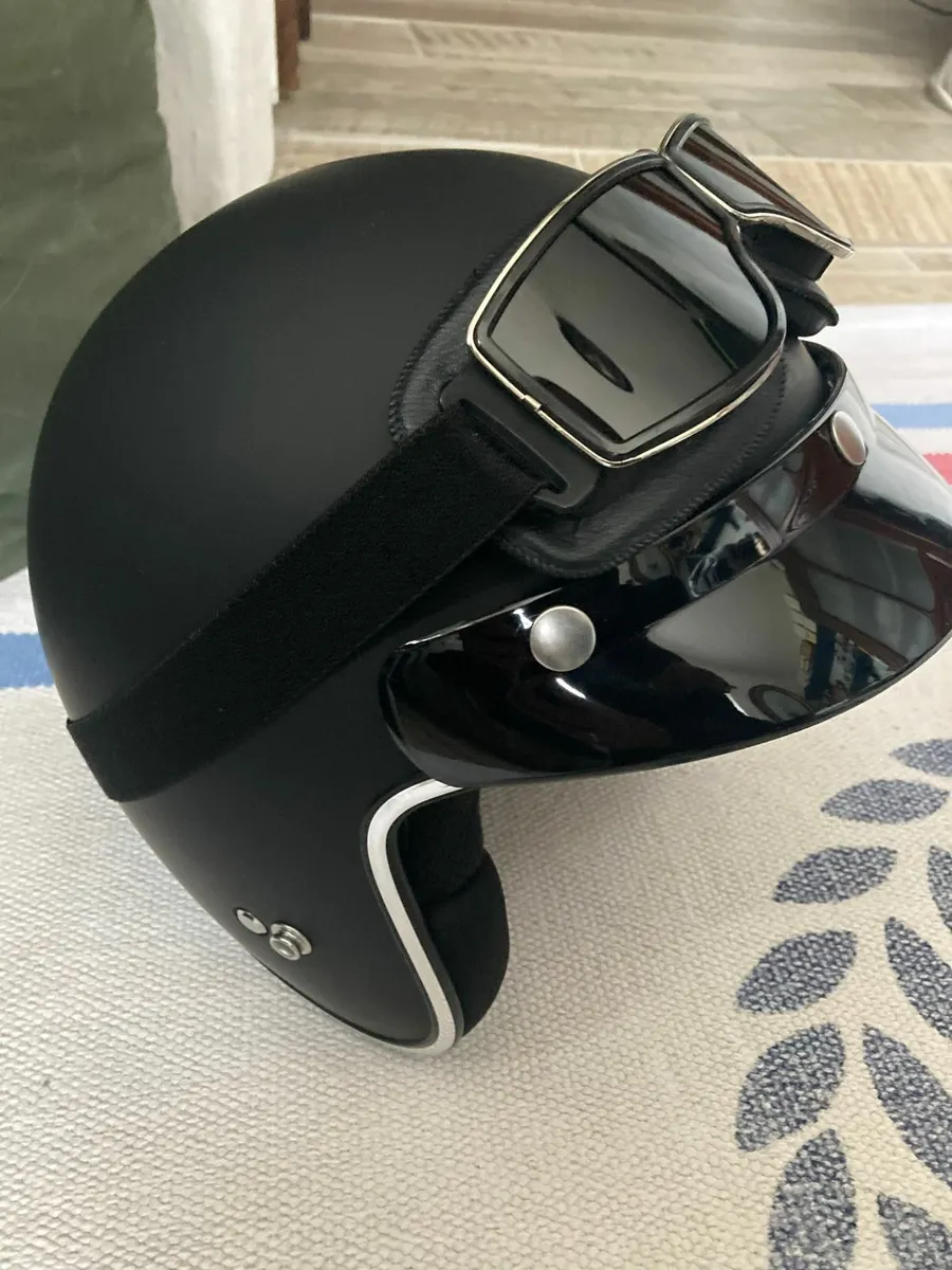 iXS HX 77 Helmet Matt Blac - Image 1