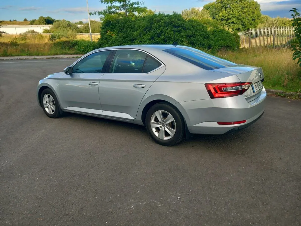Skoda Superb - Image 4