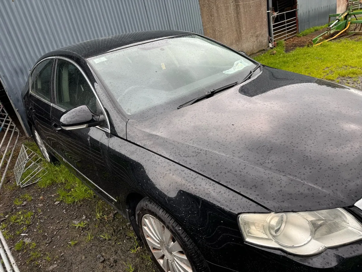 2009 Volkswagen Passat - Image 2