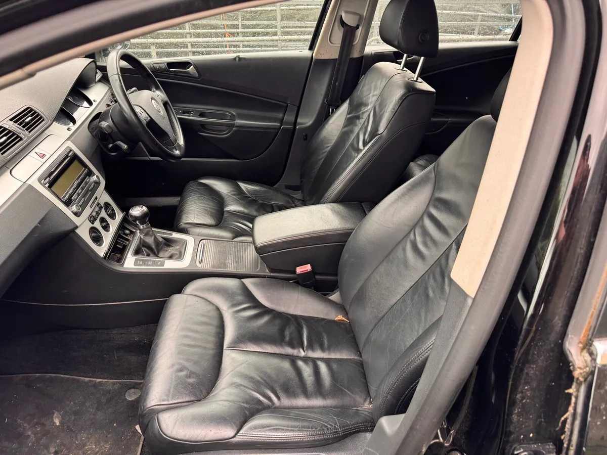 2009 Volkswagen Passat - Image 3