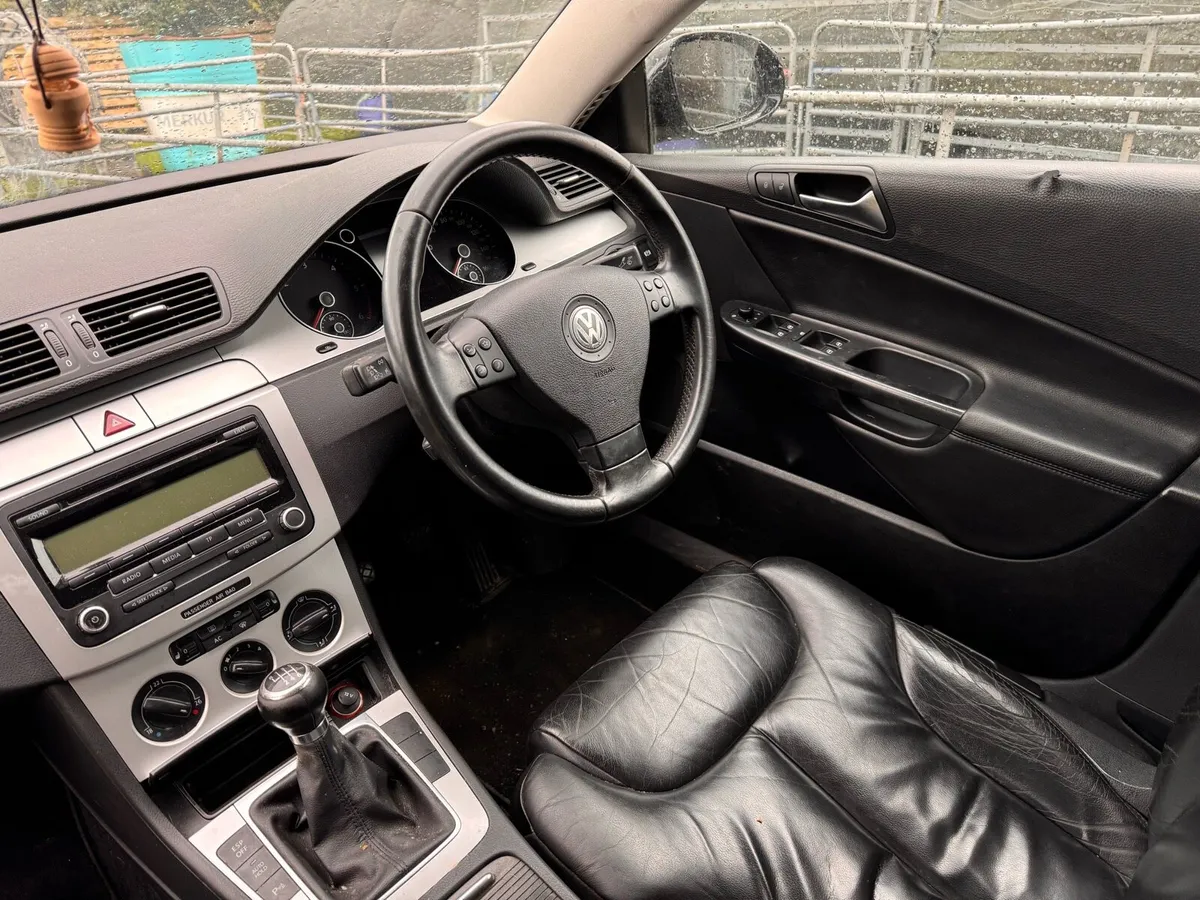 2009 Volkswagen Passat - Image 4