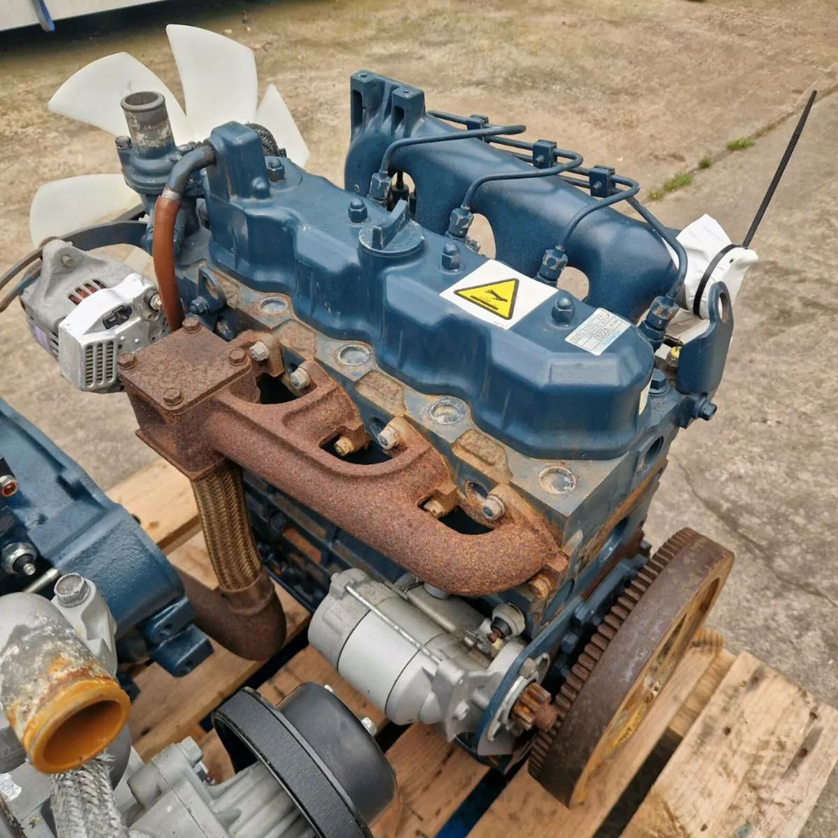 Kubota V2203 4 cylinder diesel engines - Image 4