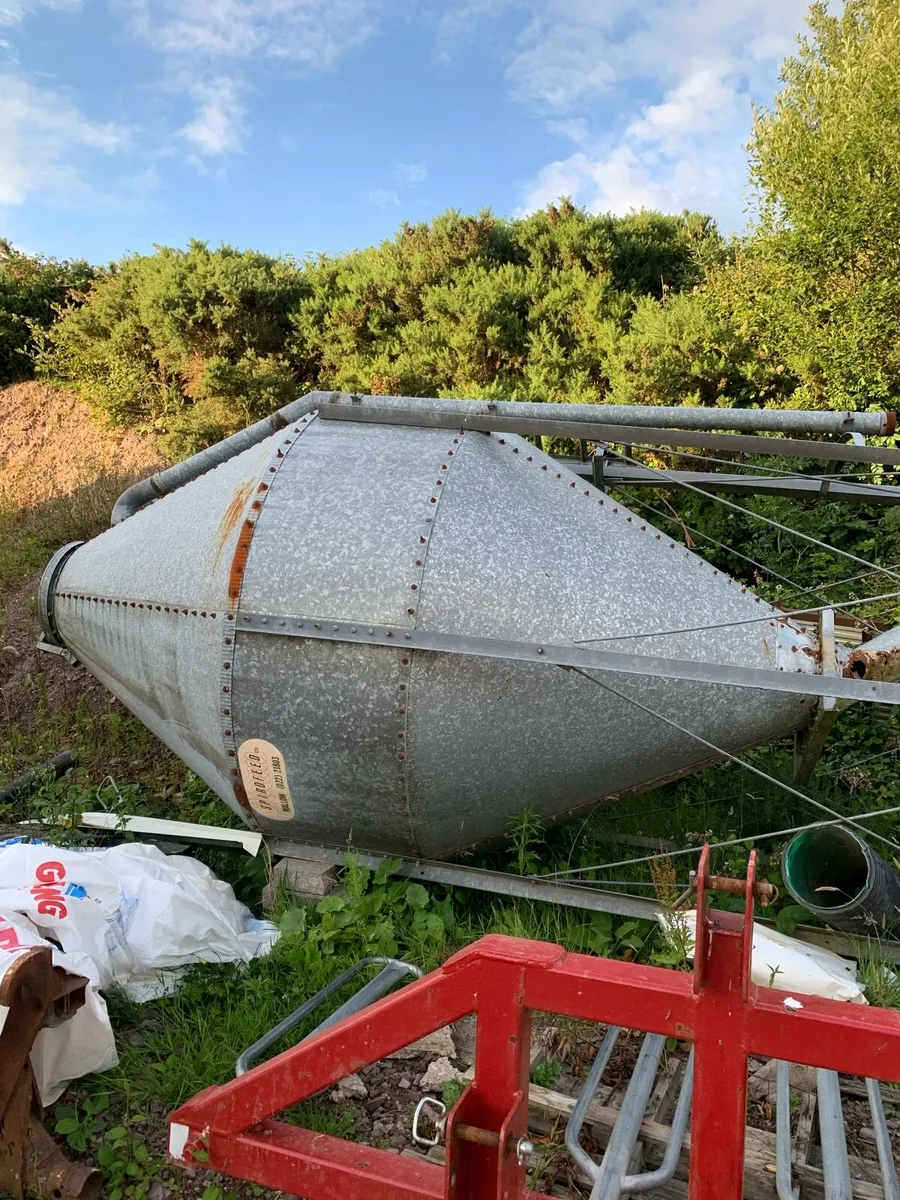 Meal bin - Image 1