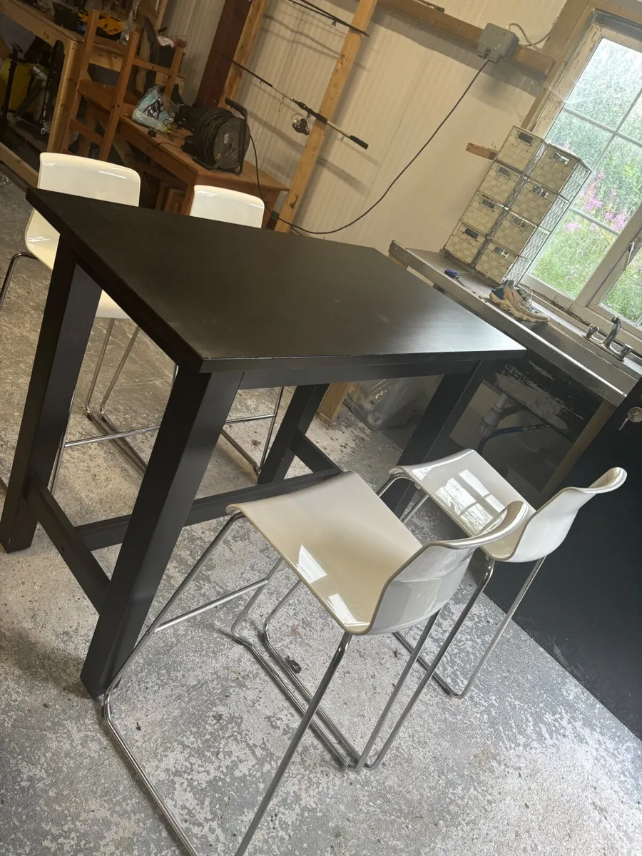 Table and chairs , bar / breakfast bar - Image 3