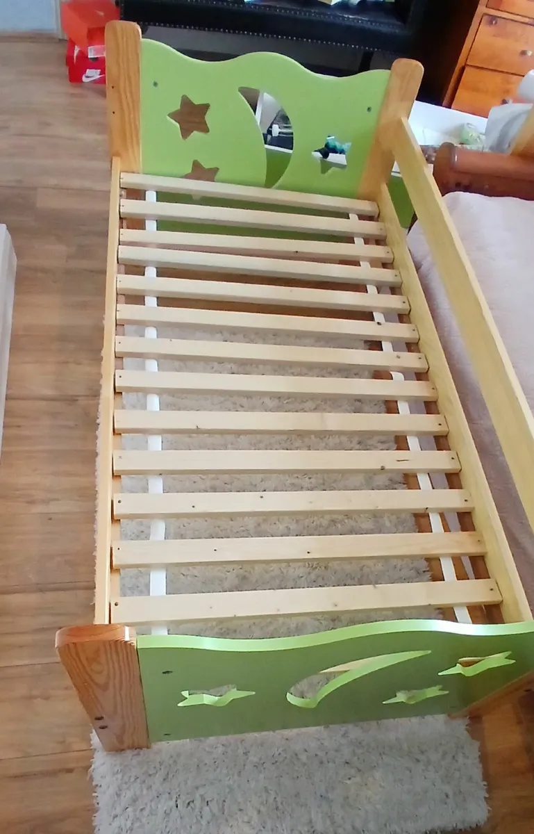 Junior bed - Image 1