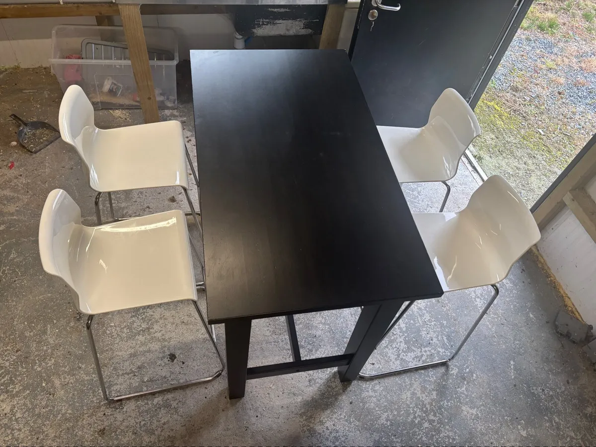 Table and chairs , bar / breakfast bar - Image 4