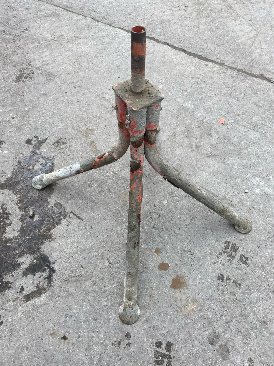 Cement mixer stand - Image 1
