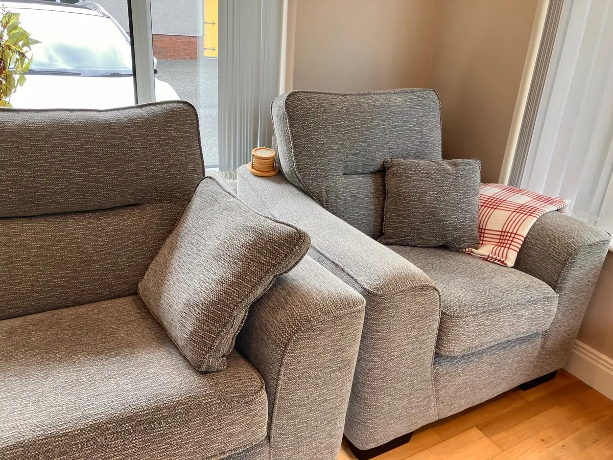 Sofa and 2 arm chairs - Image 2