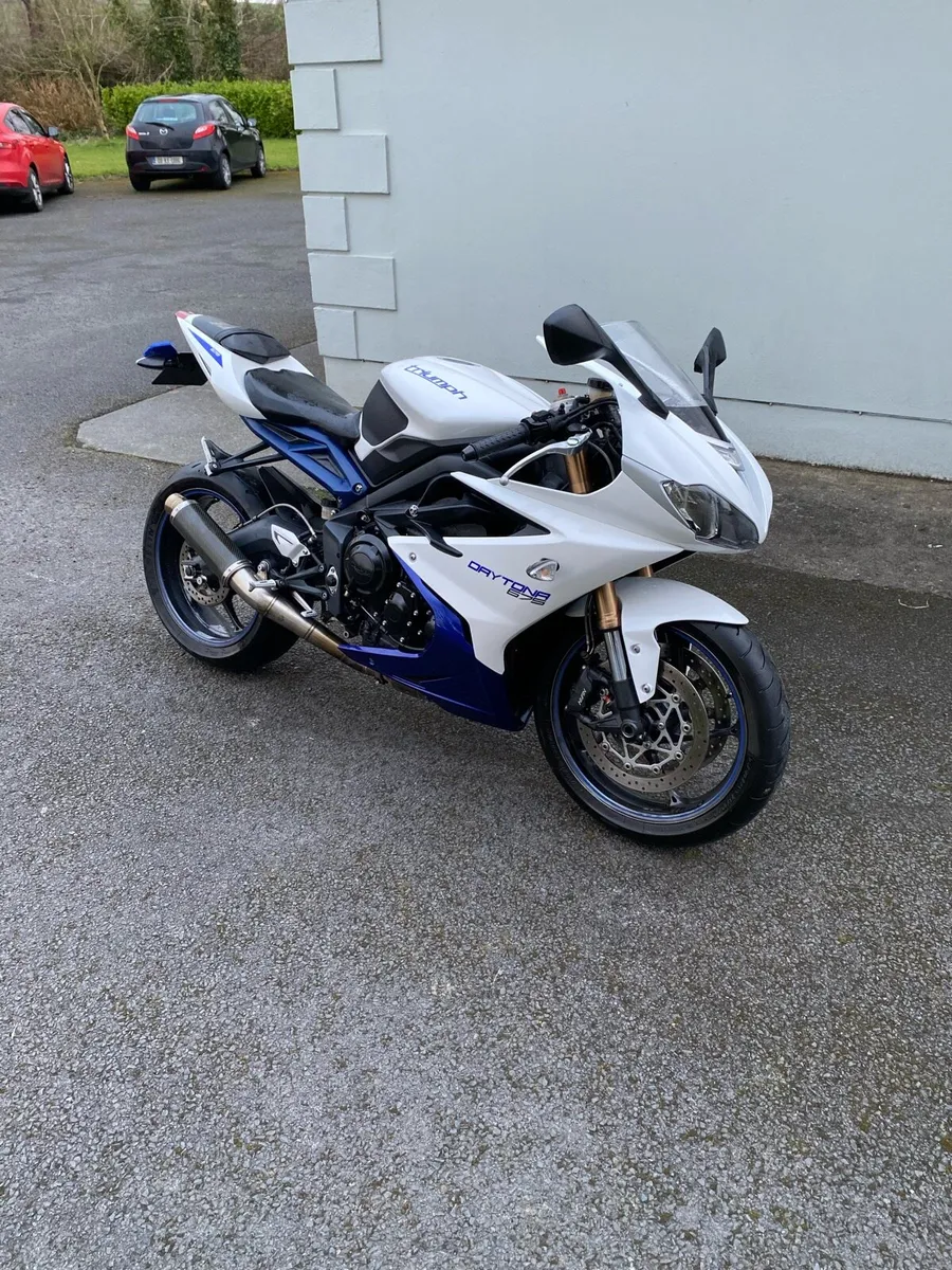Triumph Daytona 675 2014 - Image 1