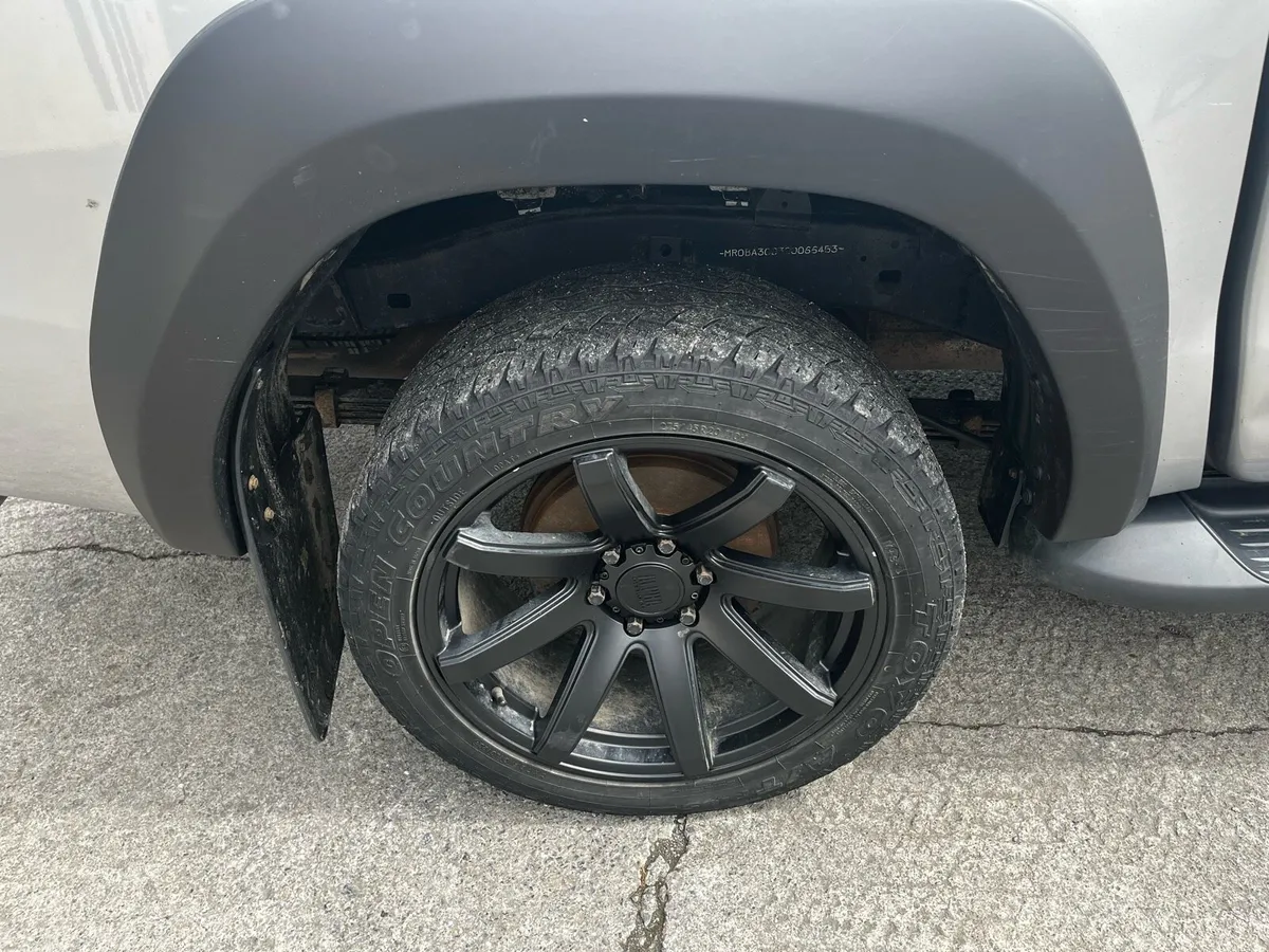 Toyota Hilux alloy wheels - Image 3