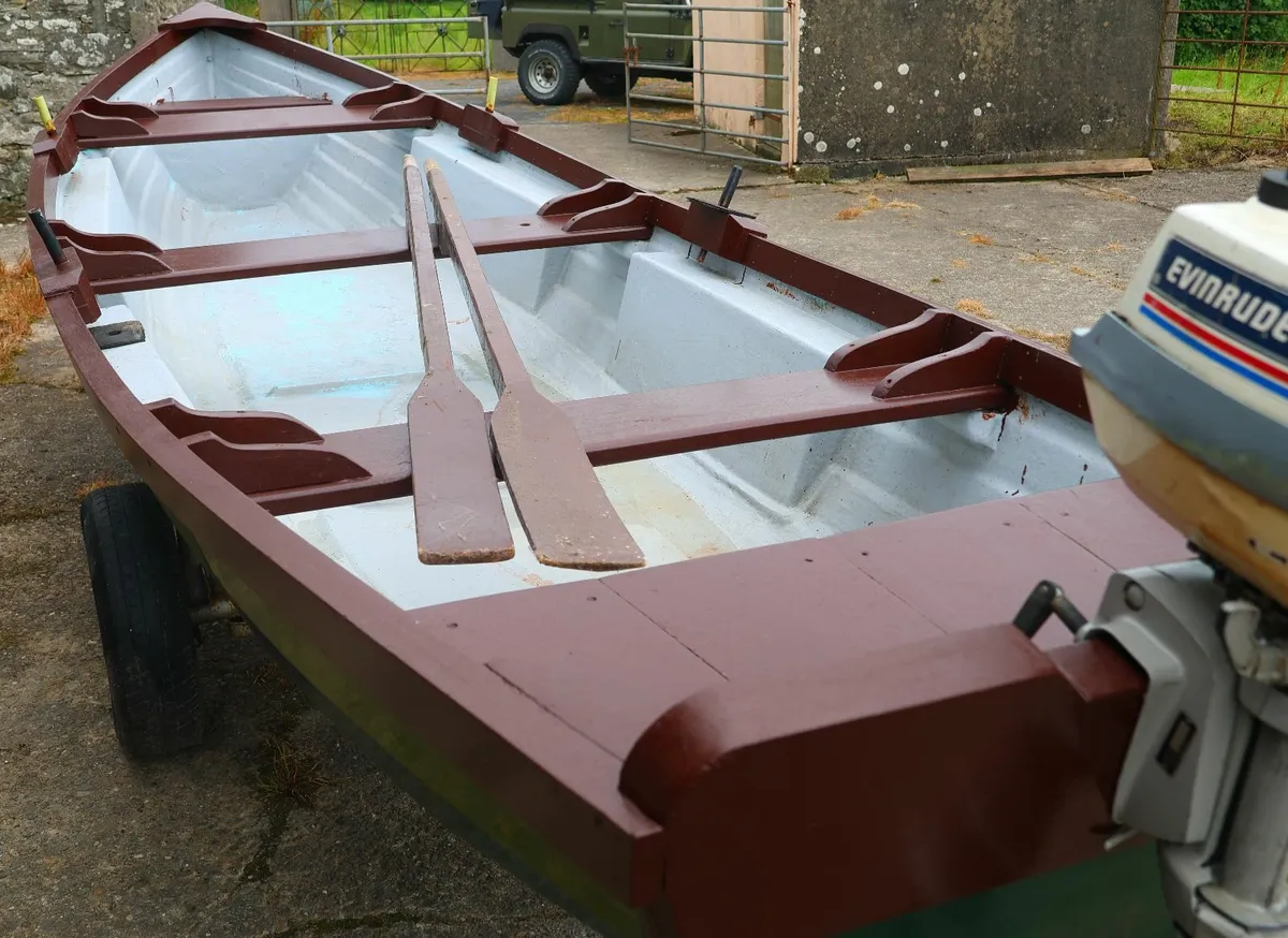 18 foot fibreglass boat, engine and trailer. - Image 3