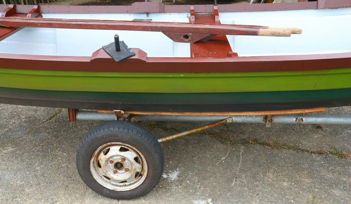 18 foot fibreglass boat, engine and trailer. - Image 4