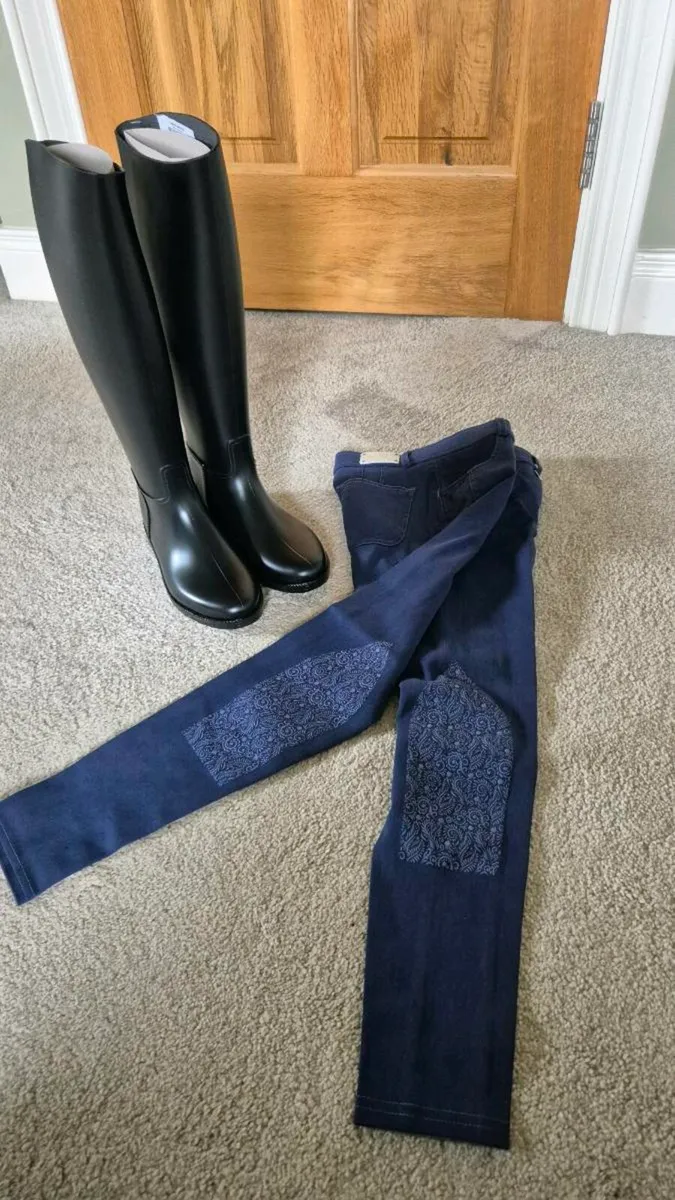 Girls jodhpurs & riding boots - Image 1