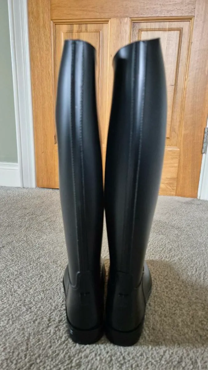 Girls jodhpurs & riding boots - Image 3