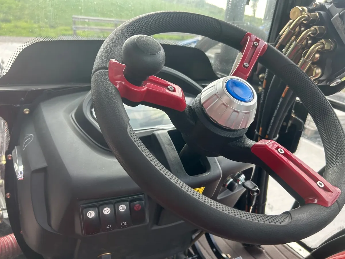 RJK 704 tractor - Image 2