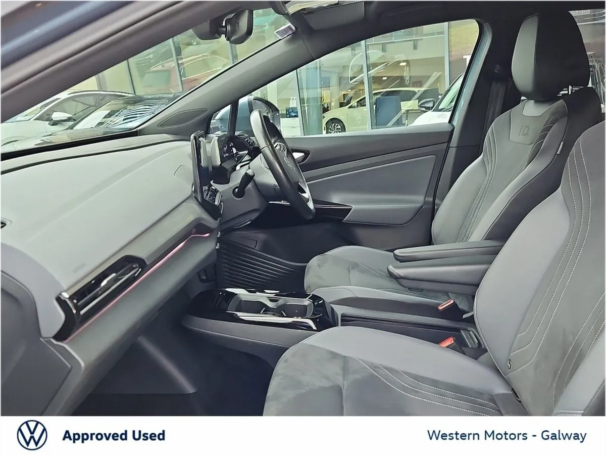Volkswagen ID.4 Business  Upgraded Alloys  IQ LED - Image 4