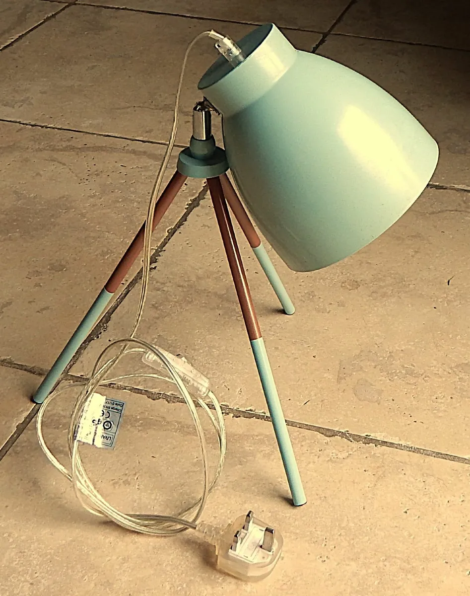 Metal Adjustable Tripod Table Lamp - Image 4